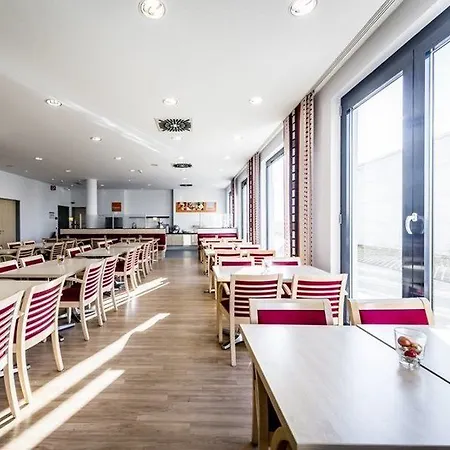 Hotel Express Muenchen Messe By Ihg 3*