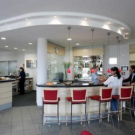 Express Muenchen Messe By Ihg Hotel 3*