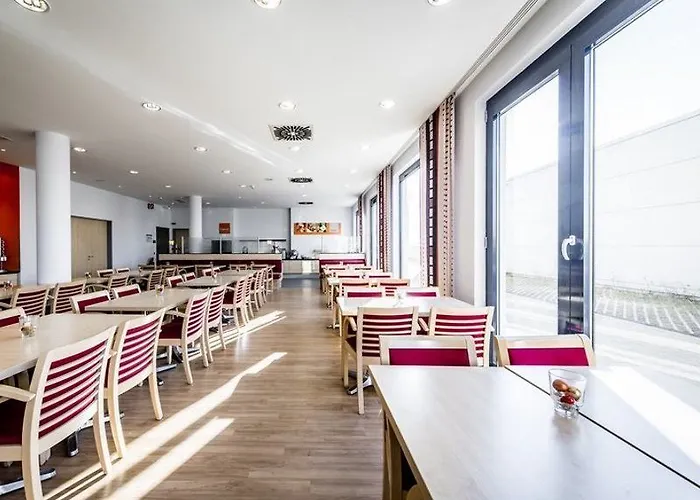 Hotel Express Muenchen Messe By Ihg 3*
